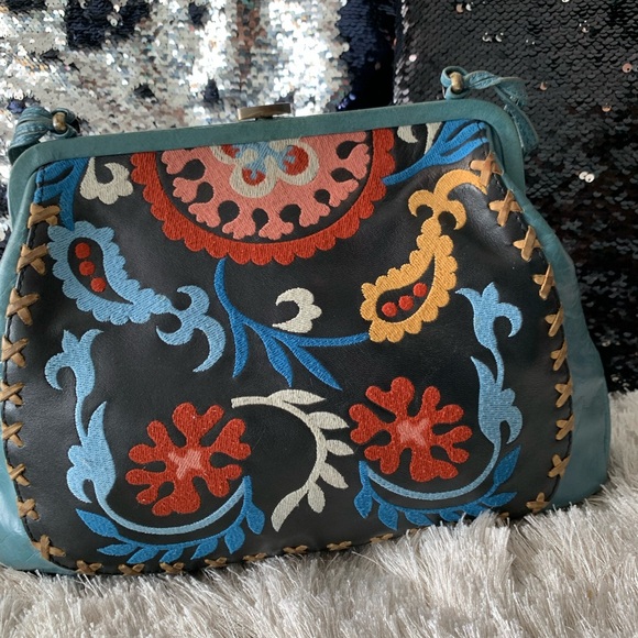 Isabella Fiore Leather Purse - Floral Embroider Hand Bag. - Picture 8 of 13